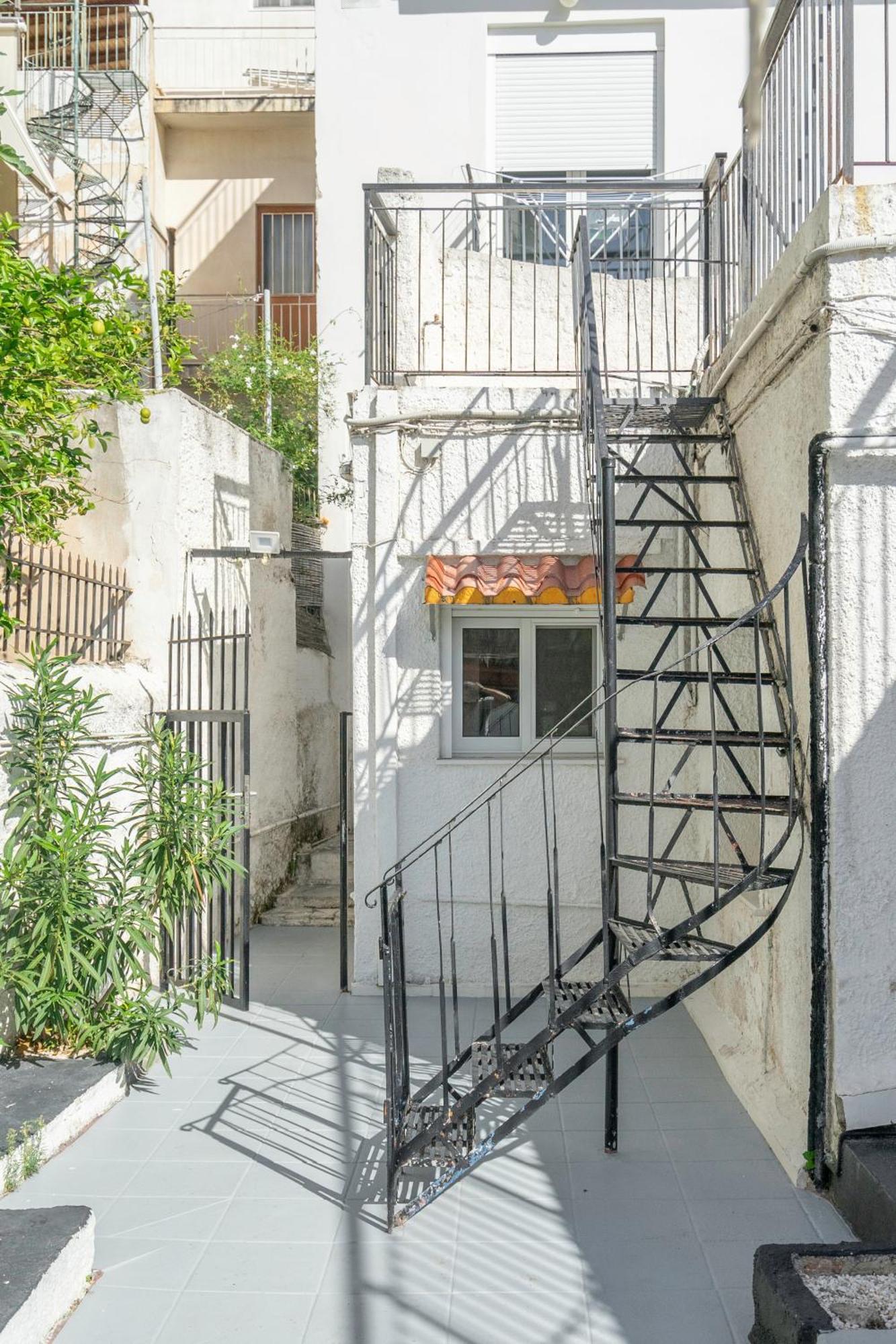 Вілла Detached House 1Km From Acropolis Filopappou Афіни Екстер'єр фото